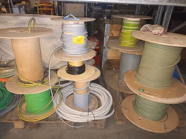 Lot 64 - lot elektriciteitskabel - afbeelding 1 van  3