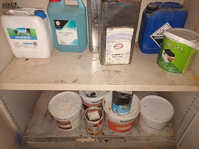 Lot 64 - metalen kast met inhoud - afbeelding 4 van  4