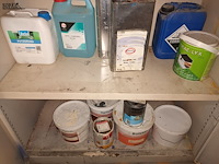 Lot 64 - metalen kast met inhoud - afbeelding 4 van  4