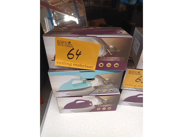 Lot 64 - reisstrijkijzer xsteam. 3 stuks - afbeelding 1 van  3