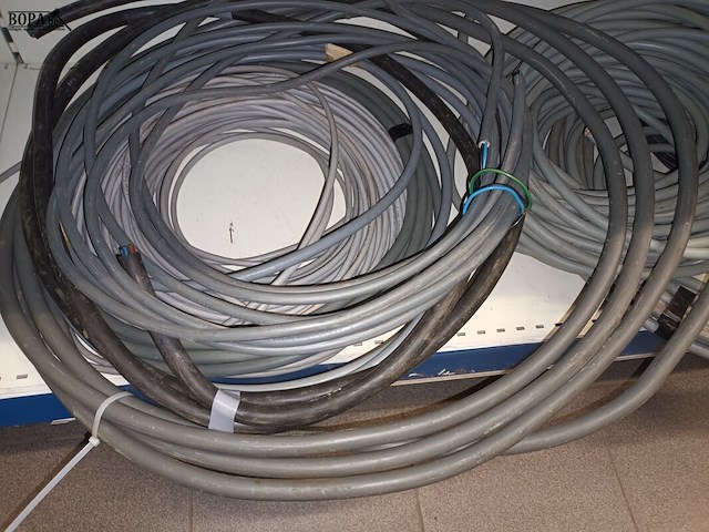 Lot 64 - restrollen elektriciteitskabel - afbeelding 2 van  4