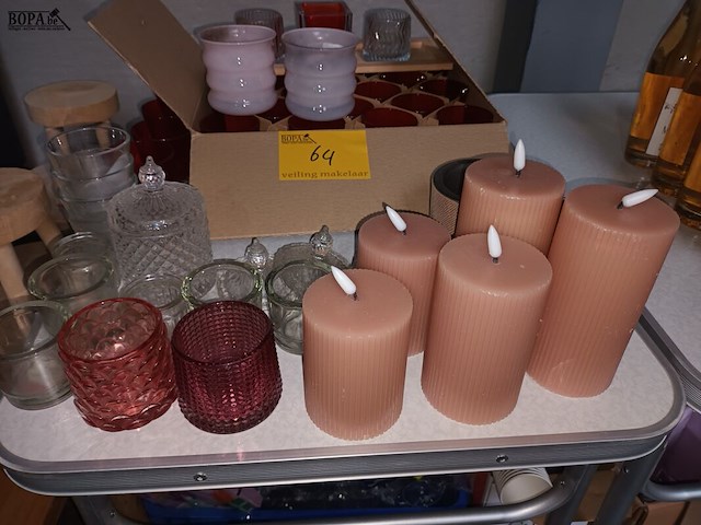 Lot 64 - theelichthouders en ledkaarsen. 45 stuks - afbeelding 2 van  3
