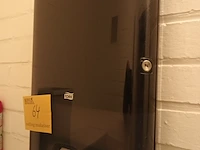 Lot 64 - towel dispenser, vuilbakjes en producten - afbeelding 2 van  3