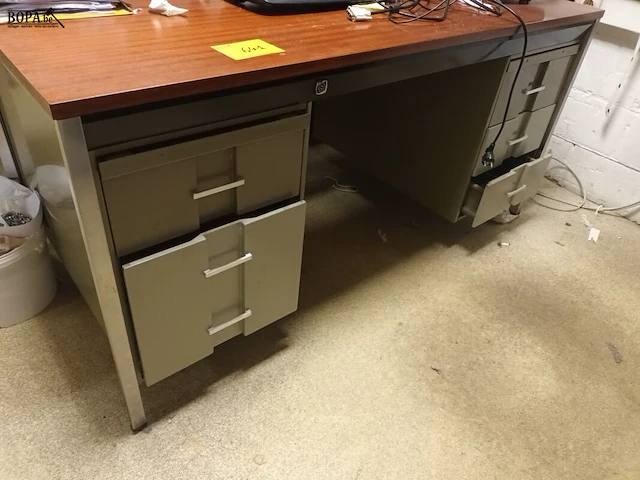 Lot 641 - bureau - afbeelding 2 van  4