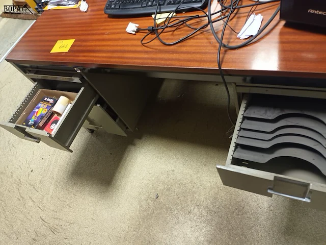 Lot 641 - bureau - afbeelding 4 van  4