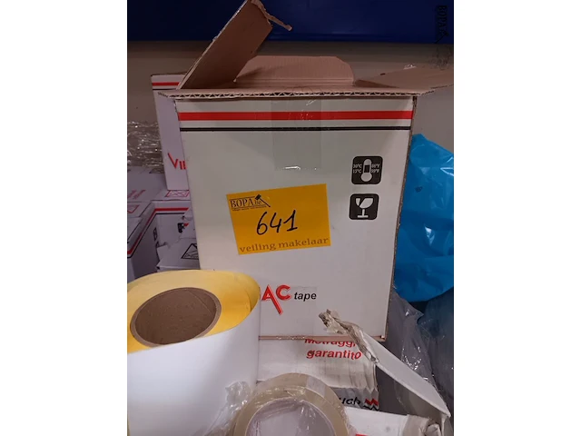 Lot 641 - vubac tape en etiketten - afbeelding 1 van  4