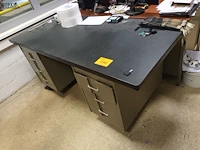 Lot 642 - bureau - afbeelding 1 van  4