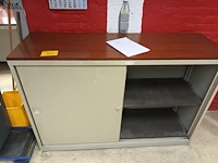 Lot 643 - kast met schuifdeuren - afbeelding 2 van  4