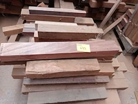 Lot 647 - groot lot houten balken - afbeelding 4 van  4