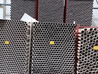Lot 647 - kartonnen kokers en kooien - afbeelding 1 van  2