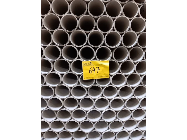Lot 647 - kartonnen kokers en kooien - afbeelding 2 van  2