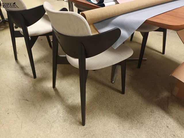 Lot 648 - vergadertafel met stoelen - afbeelding 4 van  6