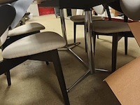 Lot 648 - vergadertafel met stoelen - afbeelding 6 van  6