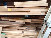 Lot 649 - houten balken. inhoud rek - afbeelding 3 van  3