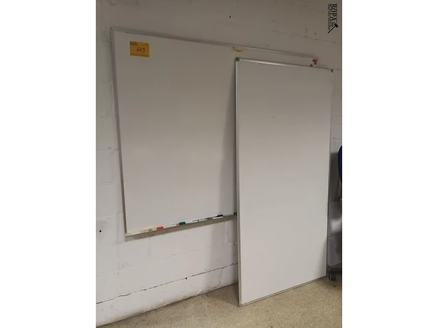 Lot 649 - whiteboard. 2 stuks - afbeelding 1 van  3