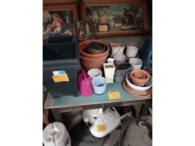 Lot 65 - bloempotten - afbeelding 1 van  3