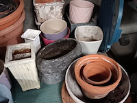 Lot 65 - bloempotten - afbeelding 3 van  3