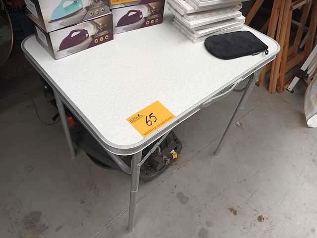 Lot 65 - campeertafel - afbeelding 1 van  3