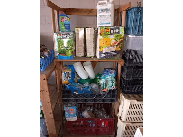 Lot 65 - dier- en tuinmateriaal - afbeelding 1 van  6