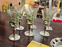 Lot 65 - druppelglaasjes in voet en schaaltjes - afbeelding 2 van  3