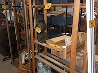 Lot 65 - houten rek - afbeelding 1 van  3