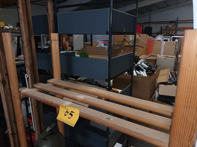 Lot 65 - houten rek - afbeelding 3 van  3