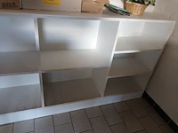 Lot 65 - houten vakkenkast - afbeelding 3 van  3
