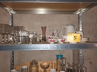 Lot 65 - huisraad. inhoud rek - afbeelding 2 van  7