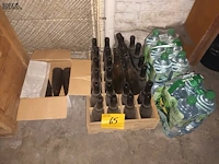 Lot 65 - leeggoed vleteren en flessen water - afbeelding 1 van  3