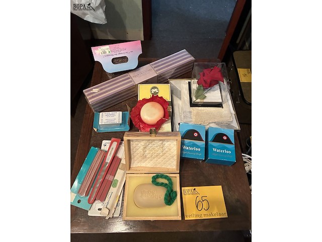 Lot 65 - lot zeep en geur - afbeelding 1 van  1