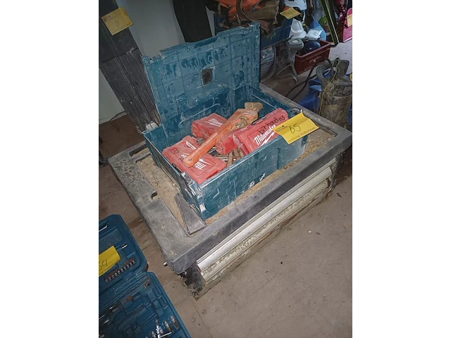Lot 65 - materiaalkoffer met inhoud - afbeelding 1 van  2