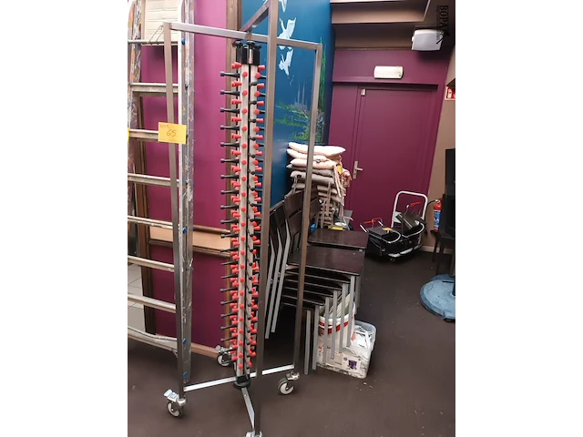 Lot 65 - mobiel bordenrek - afbeelding 1 van  3