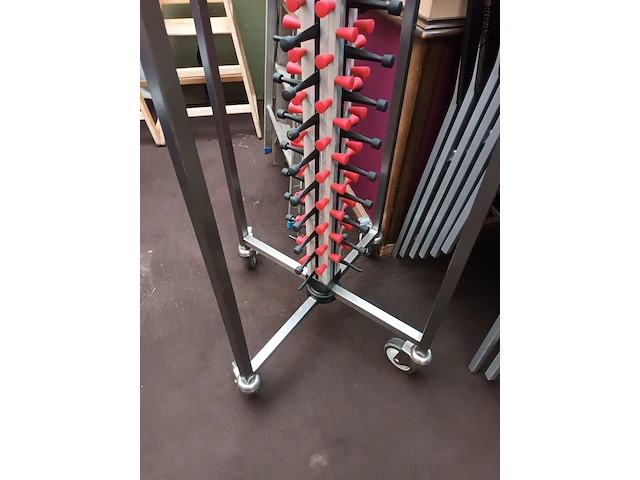 Lot 65 - mobiel bordenrek - afbeelding 2 van  3