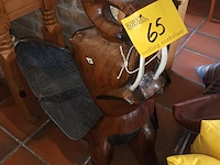 Lot 65 - olifant in hardhout - afbeelding 1 van  5