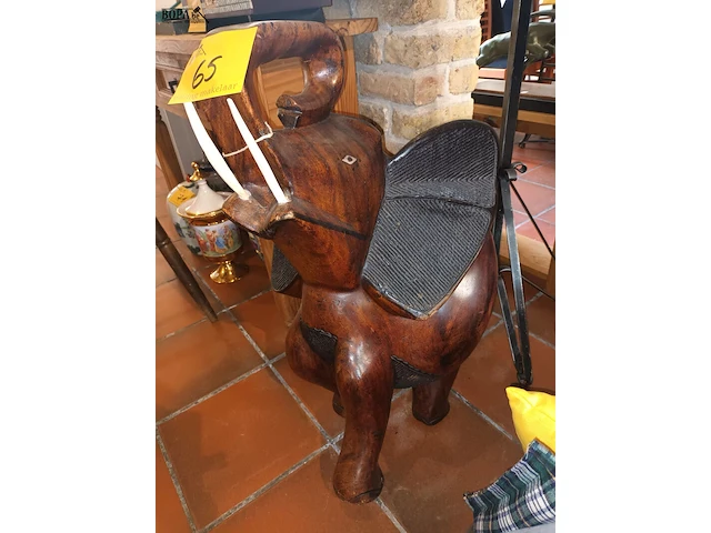 Lot 65 - olifant in hardhout - afbeelding 3 van  5