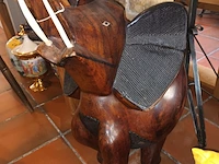 Lot 65 - olifant in hardhout - afbeelding 3 van  5