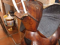 Lot 65 - olifant in hardhout - afbeelding 4 van  5