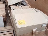 Lot 650 - lot tegeldragers en terrasdragers - afbeelding 1 van  6
