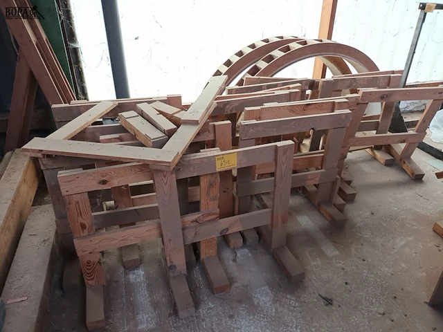 Lot 651 - groot lot hout en deuren - afbeelding 3 van  5