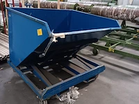 Lot 651 - kipcontainer op wielen - afbeelding 1 van  2