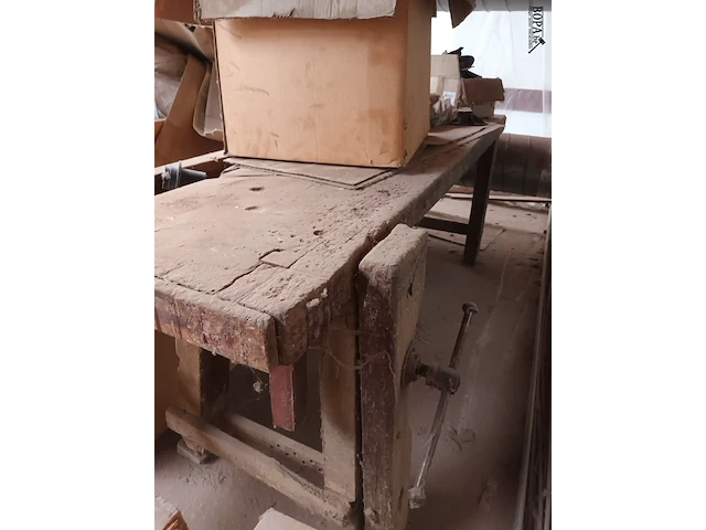 Lot 652 - houten werkbank - afbeelding 1 van  3