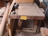 Lot 652 - houten werkbank - afbeelding 2 van  3