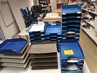 Lot 653 - sorteerbakjes - afbeelding 1 van  4