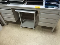 Lot 654 - bureau met bijzettafel - afbeelding 1 van  4