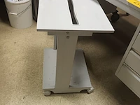 Lot 654 - bureau met bijzettafel - afbeelding 3 van  4