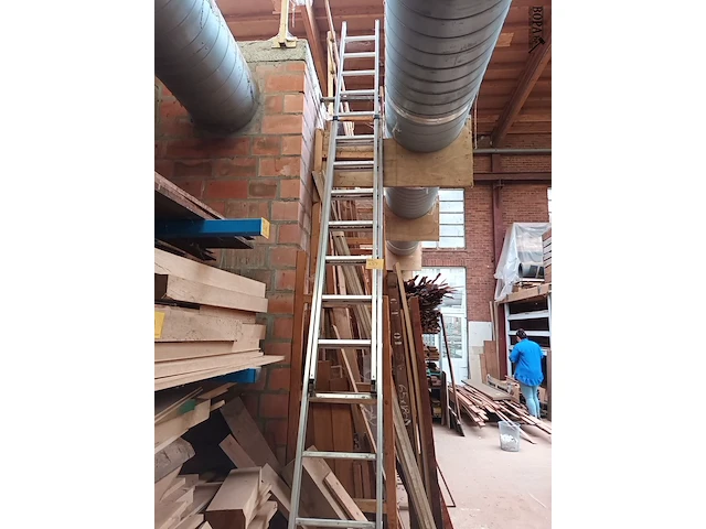 Lot 657 - aluminium ladder - afbeelding 1 van  3