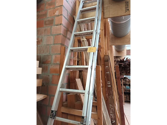 Lot 657 - aluminium ladder - afbeelding 2 van  3
