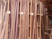 Lot 658 - lot houten latten en profielen - afbeelding 2 van  4