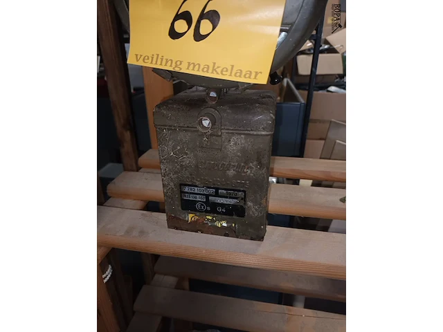 Lot 66 - antieke accu lamp eisenmann - afbeelding 2 van  4