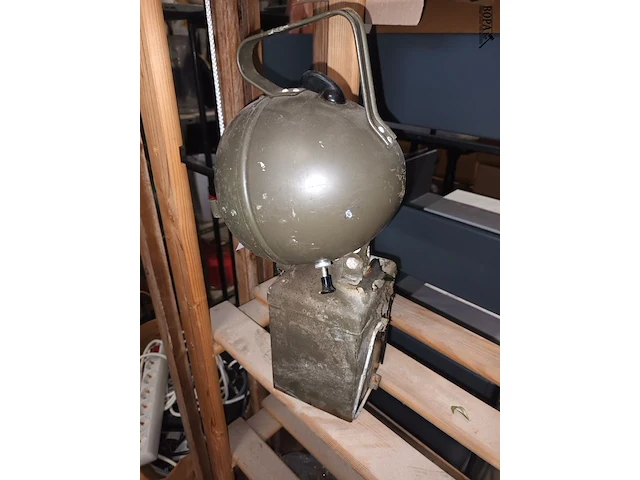 Lot 66 - antieke accu lamp eisenmann - afbeelding 3 van  4